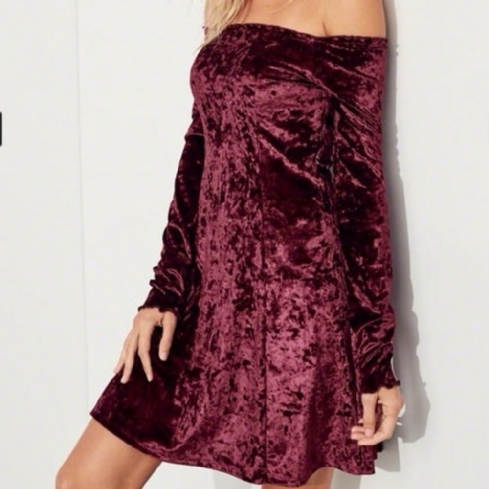 Hollister Crushed Velvet Off-Shoulder Long Sleeve Dress – Size XS – NWT